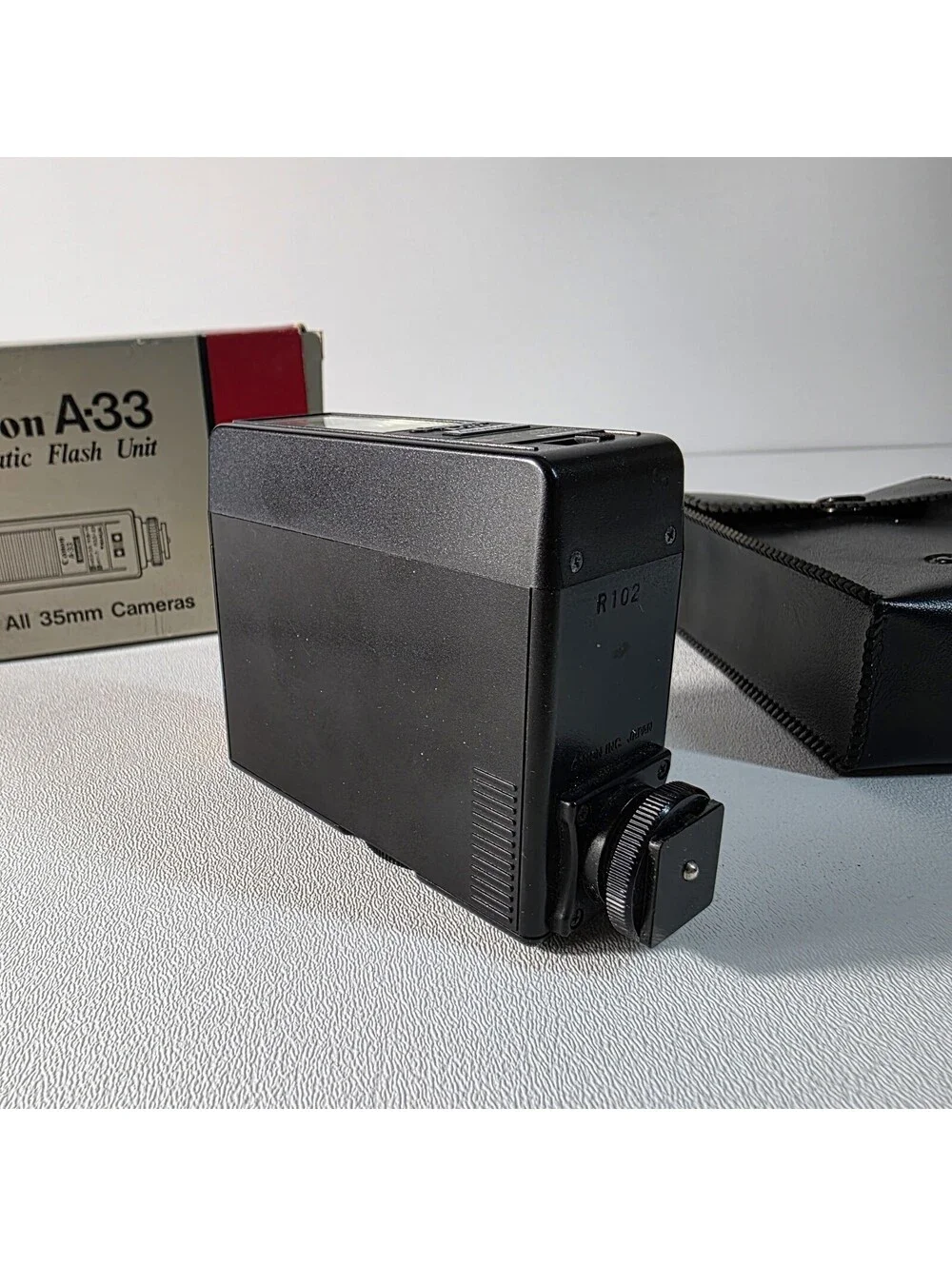 Canon A-33 Automatic Flash Unit Shoe Mount Universal Hot Shoe W/Box & Case